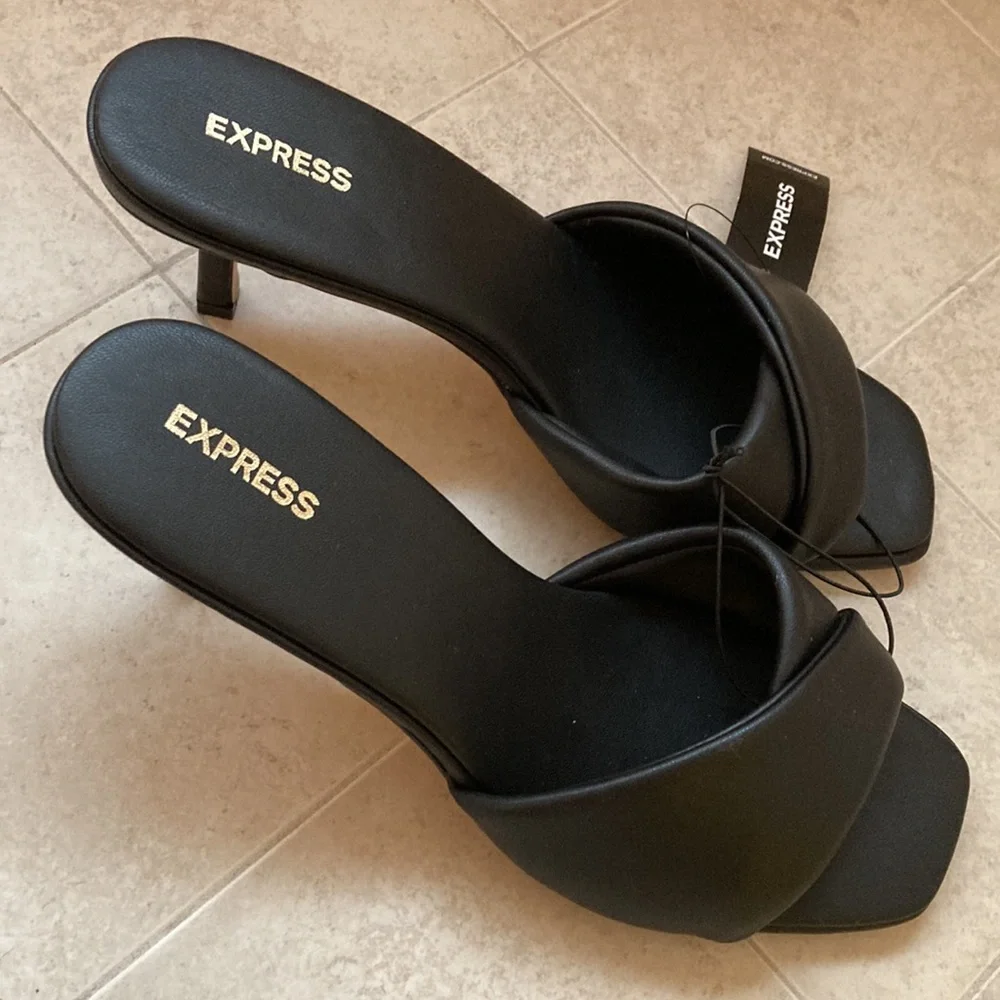 Express Women’s Sandals NWT - Picture 6 of 8